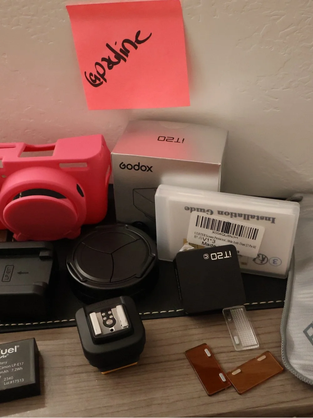 CANON POWERSHOT V1 + ACCESSORIES BUNDLE WITH BATTERY & CHARGER 💕